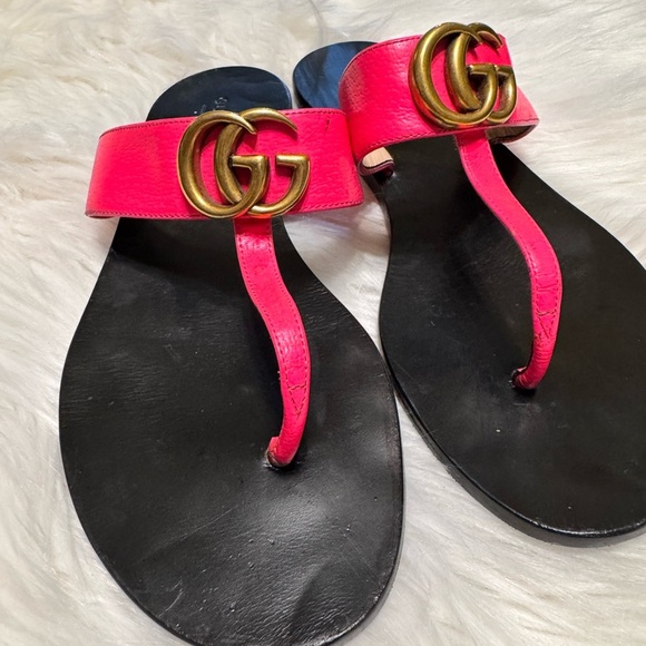 Gucci Women's Hot Pink Sandals with Gold Accents - Picture 9 of 17